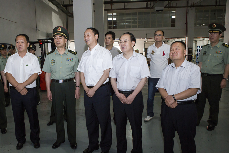 20150612陜西省軍區(qū)司令高龍福少將一行調(diào)研考察陜藥集團(tuán)西部藥品動(dòng)員中心.jpg